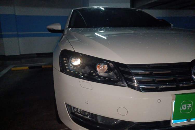 Used Volkswagen Passat 2015 1.8TSI DSG Ultimate Edition Right Front Headlight