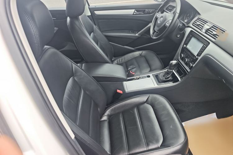 Used Volkswagen Passat 2015 1.8TSI DSG Prestige Edition Right Front Seat