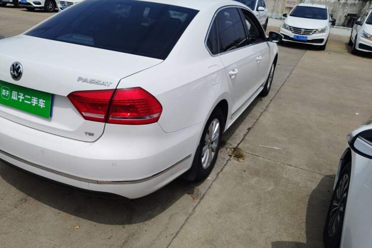 Used Volkswagen Passat 2015 1.8TSI DSG Prestige Edition Right Rear Taillight