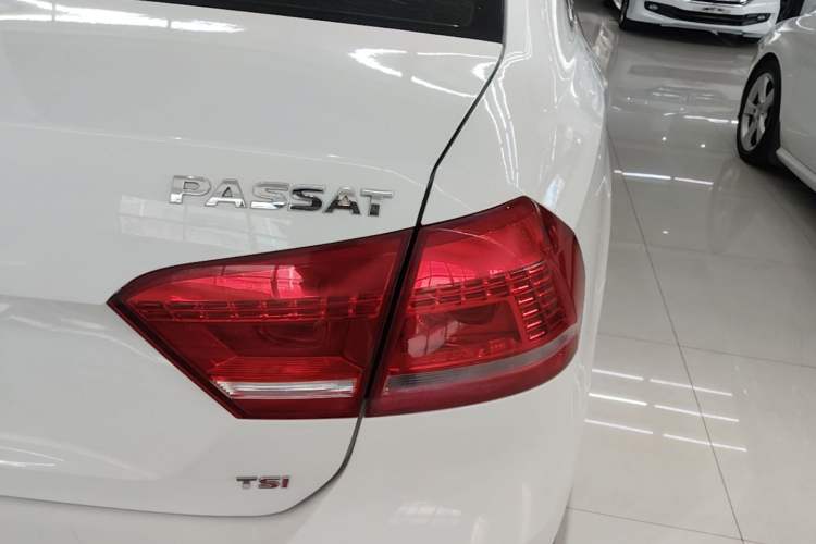 Used Volkswagen Passat 2015 1.8TSI DSG Prestige Edition Right Rear Taillight