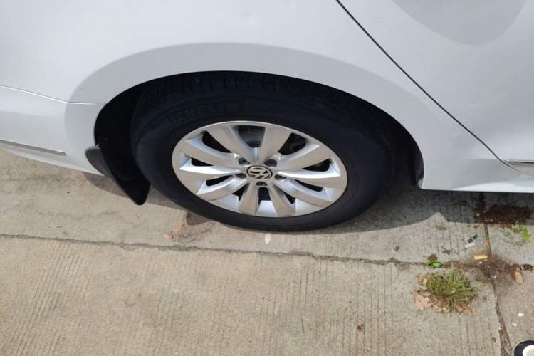 Used Volkswagen Passat 2015 1.8TSI DSG Prestige Edition Right Rear Wheel Hub