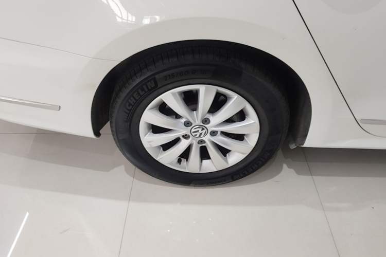 Used Volkswagen Passat 2015 1.8TSI DSG Prestige Edition Right Rear Wheel Hub