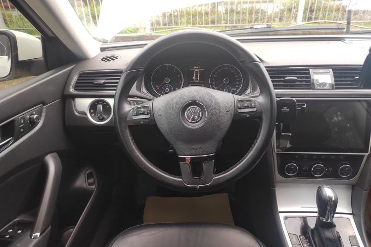 Used Volkswagen Passat 2015 1.8TSI DSG Prestige Edition Steering Wheel