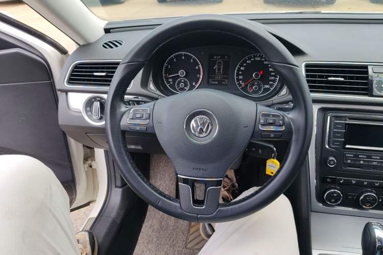 Used Volkswagen Passat 2015 1.8TSI DSG Prestige Edition Steering Wheel
