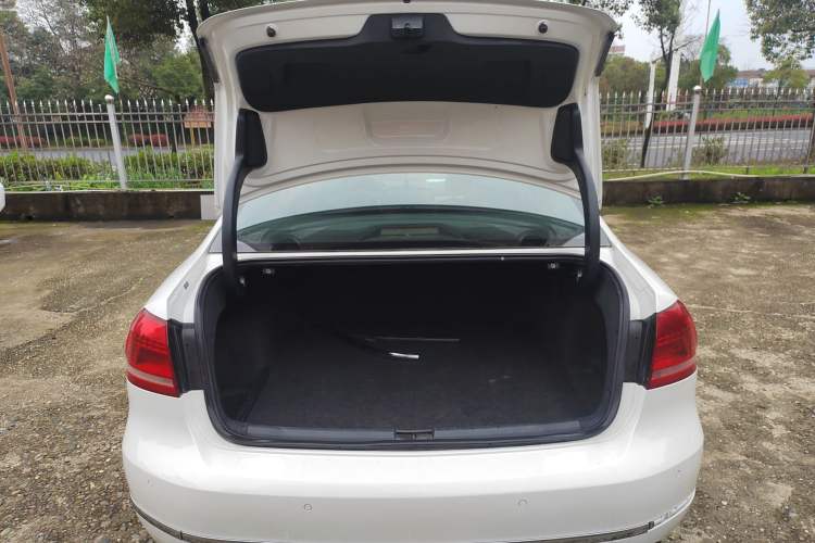 Used Volkswagen Passat 2015 1.8TSI DSG Prestige Edition Trunk