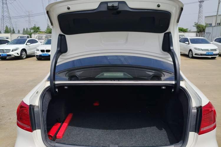 Used Volkswagen Passat 2015 1.8TSI DSG Prestige Edition Trunk