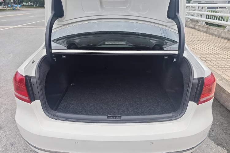 Used Volkswagen Passat 2015 1.8TSI DSG Prestige Edition Trunk