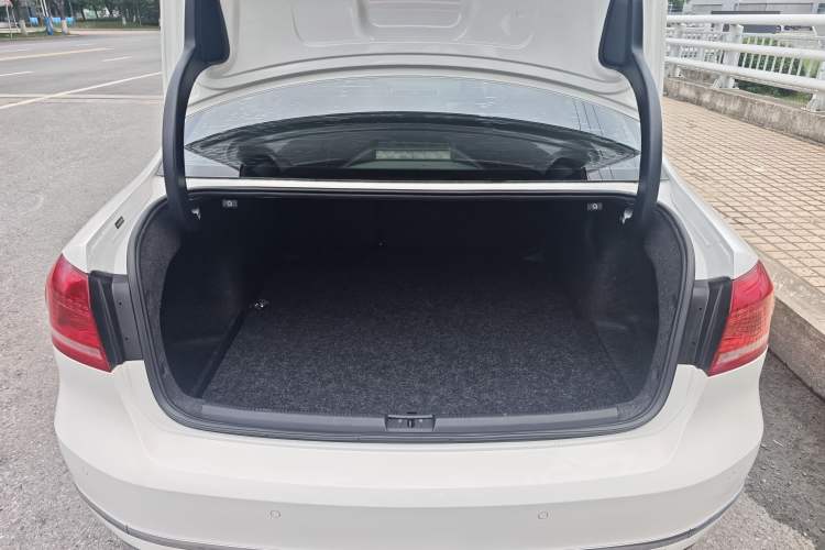 Used Volkswagen Passat 2015 1.8TSI DSG Prestige Edition Trunk