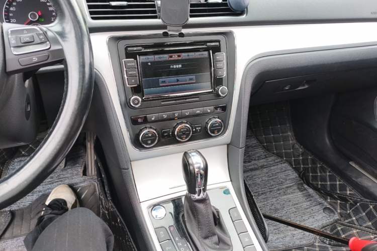 Used Volkswagen Passat 2015 1.8TSI DSG Prestige Edition Audio And AC Panel