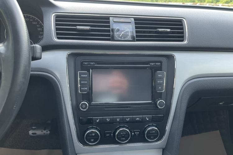 Used Volkswagen Passat 2015 2.0 TSI DSG Prestige Edition Audio And AC Panel