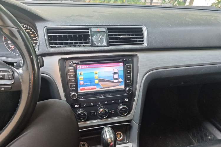 Used Volkswagen Passat 2015 1.8TSI DSG Prestige Edition Audio And AC Panel