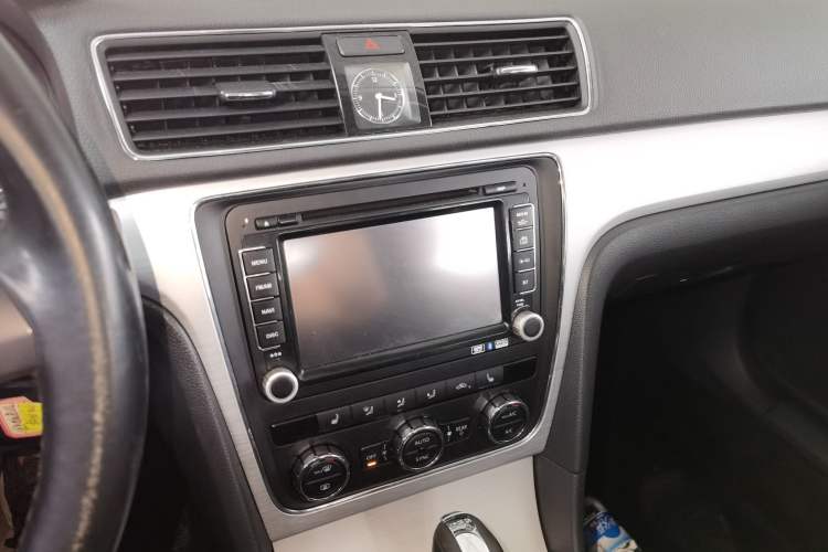 Used Volkswagen Passat 2015 1.8TSI DSG Prestige Edition Audio And AC Panel