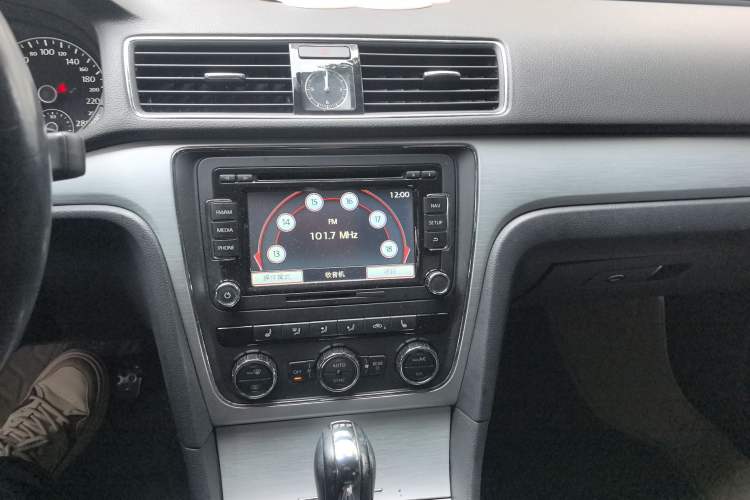 Used Volkswagen Passat 2015 1.8TSI DSG Prestige Edition Audio And AC Panel
