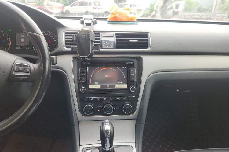 Used Volkswagen Passat 2015 1.8TSI DSG Prestige Edition Audio And AC Panel