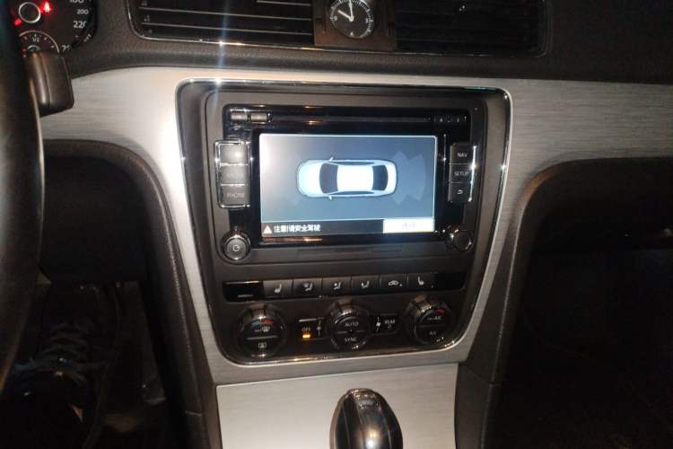 Used Volkswagen Passat 2015 1.8TSI DSG Prestige Edition Audio And AC Panel