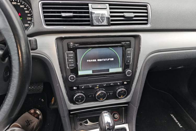 Used Volkswagen Passat 2015 1.8TSI DSG Prestige Edition Audio And AC Panel