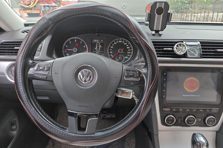 Used Volkswagen Passat 2015 1.8TSI DSG Prestige Edition Center Console