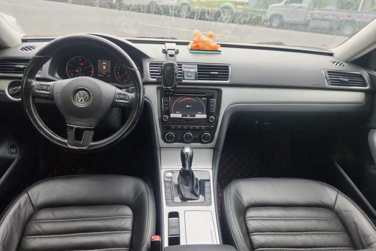 Used Volkswagen Passat 2015 1.8TSI DSG Prestige Edition Center Console