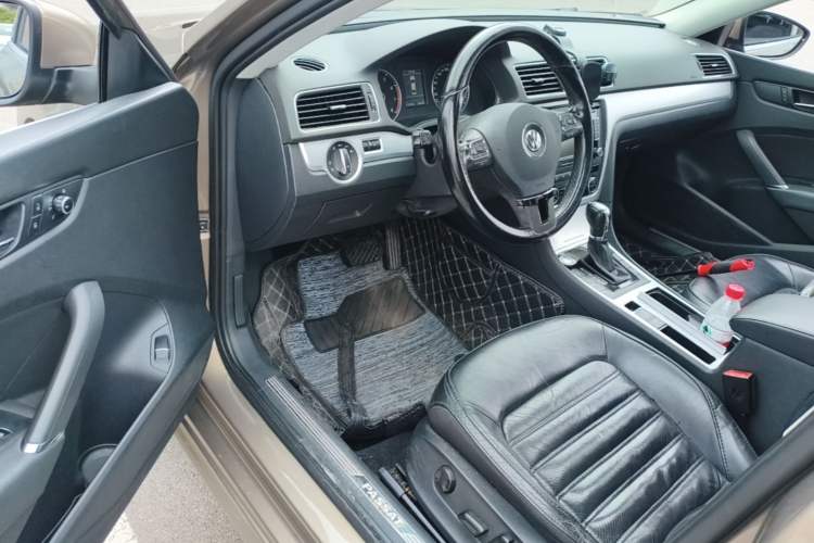 Used Volkswagen Passat 2015 1.8TSI DSG Prestige Edition Driver Seat