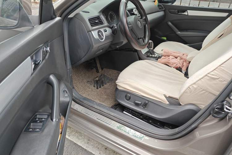 Used Volkswagen Passat 2015 1.8TSI DSG Prestige Edition Driver Seat