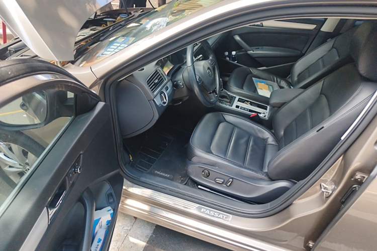 Used Volkswagen Passat 2015 1.8TSI DSG Prestige Edition Driver Seat