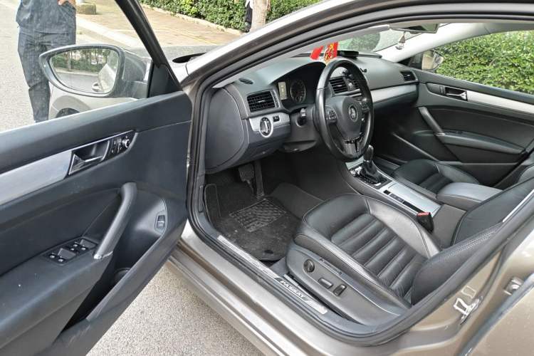 Used Volkswagen Passat 2015 2.0 TSI DSG Prestige Edition Driver Seat