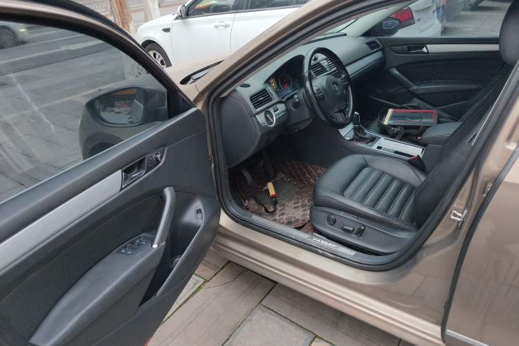 Used Volkswagen Passat 2015 1.8TSI DSG Prestige Edition Driver Seat