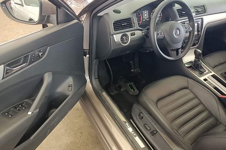 Used Volkswagen Passat 2015 1.8TSI DSG Prestige Edition Driver Seat