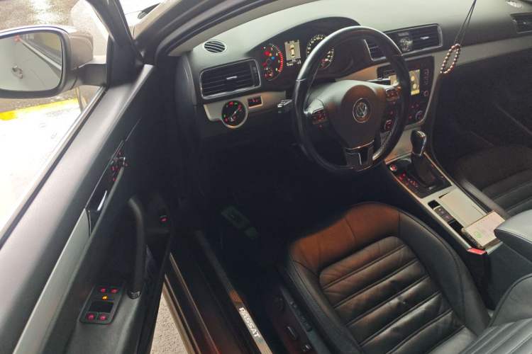 Used Volkswagen Passat 2015 1.8TSI DSG Prestige Edition Driver Seat
