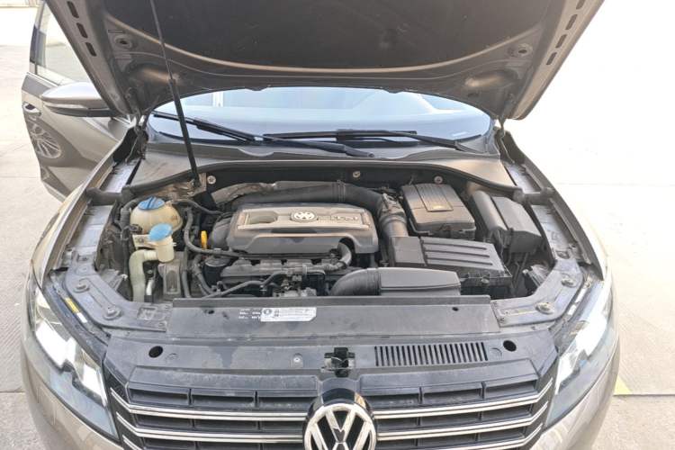 Used Volkswagen Passat 2015 1.8TSI DSG Prestige Edition Engine Bay