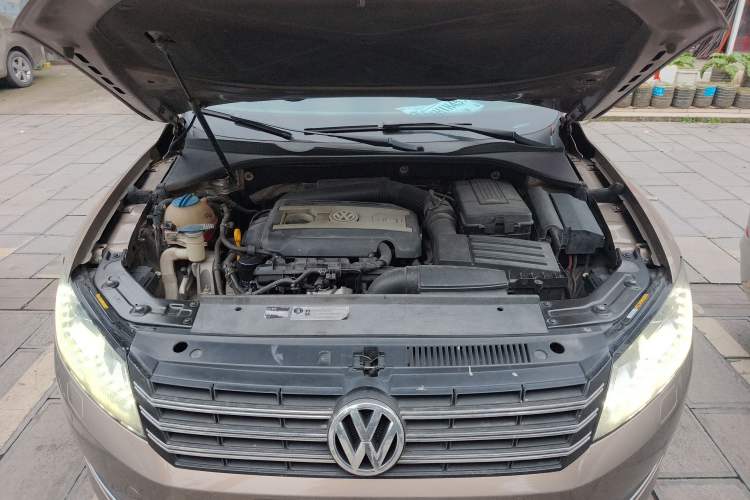 Used Volkswagen Passat 2015 1.8TSI DSG Prestige Edition Engine Bay