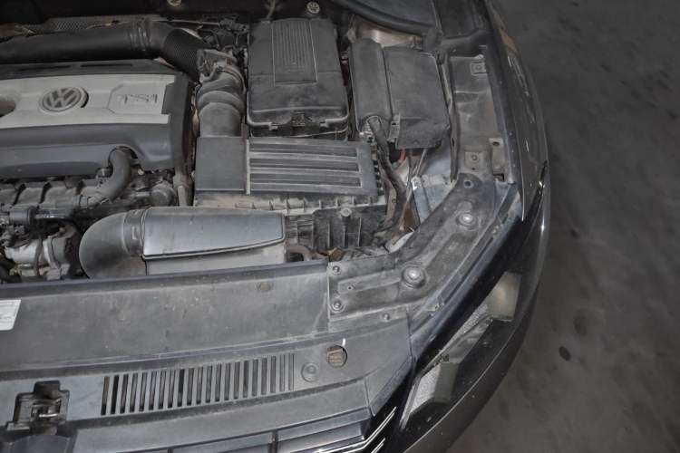 Used Volkswagen Passat 2015 1.8TSI DSG Prestige Edition Engine Bay Left