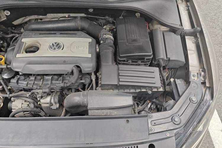Used Volkswagen Passat 2015 1.8TSI DSG Prestige Edition Engine Bay Left