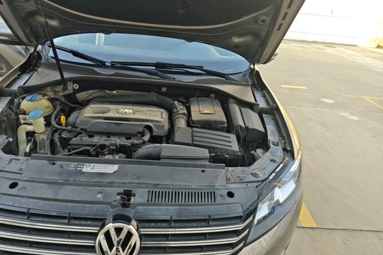 Used Volkswagen Passat 2015 1.8TSI DSG Prestige Edition Engine Bay Left
