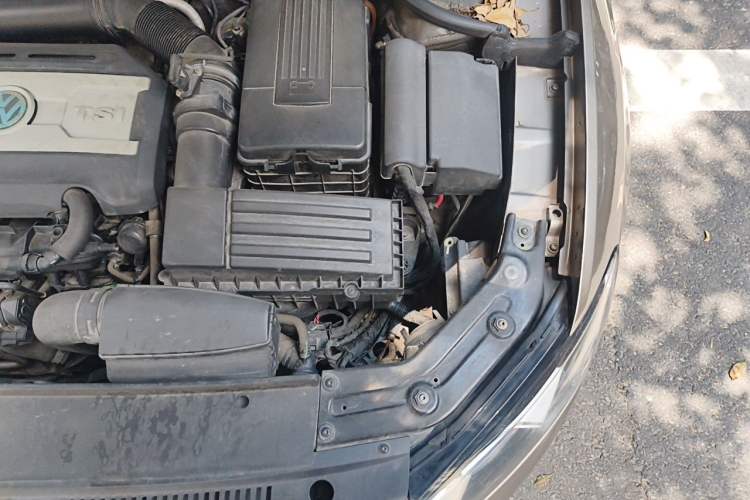 Used Volkswagen Passat 2015 1.8TSI DSG Prestige Edition Engine Bay Left