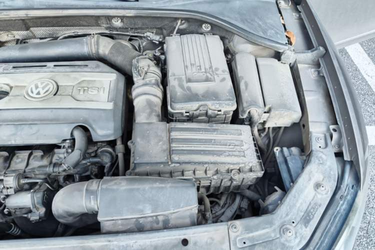 Used Volkswagen Passat 2015 1.8TSI DSG Prestige Edition Engine Bay Left