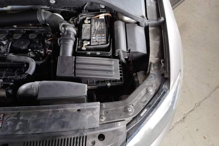 Used Volkswagen Passat 2015 1.8TSI DSG Prestige Edition Engine Bay Left