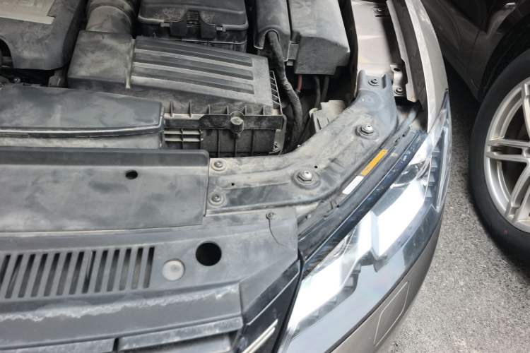 Used Volkswagen Passat 2015 1.8TSI DSG Prestige Edition Engine Bay Left