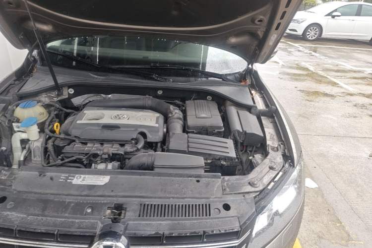Used Volkswagen Passat 2015 1.8TSI DSG Prestige Edition Engine Bay Left