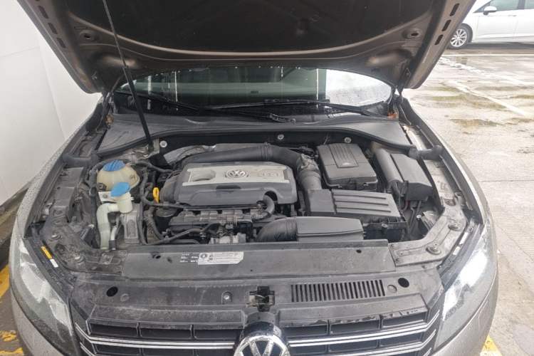 Used Volkswagen Passat 2015 1.8TSI DSG Prestige Edition Engine Bay