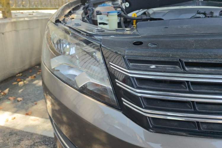 Used Volkswagen Passat 2015 1.8TSI DSG Prestige Edition Engine Bay Right