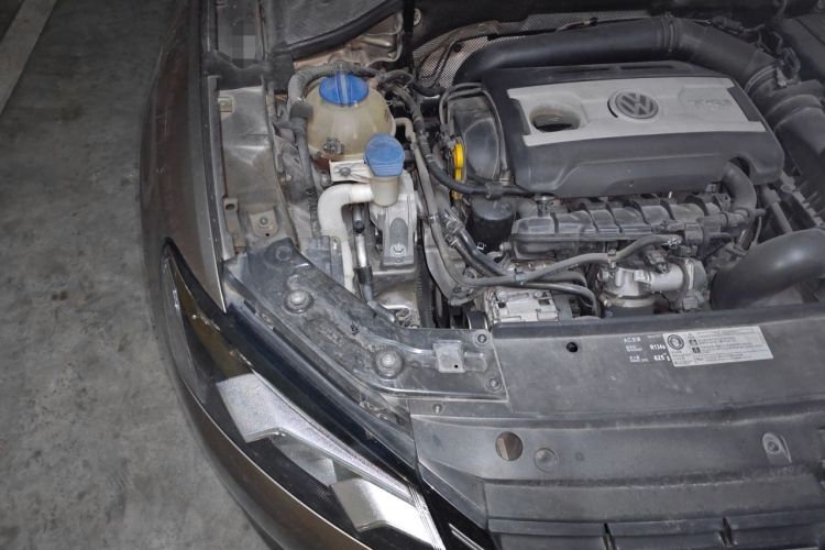 Used Volkswagen Passat 2015 1.8TSI DSG Prestige Edition Engine Bay Right