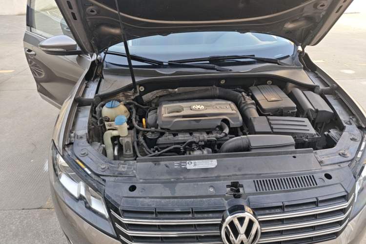 Used Volkswagen Passat 2015 1.8TSI DSG Prestige Edition Engine Bay Right