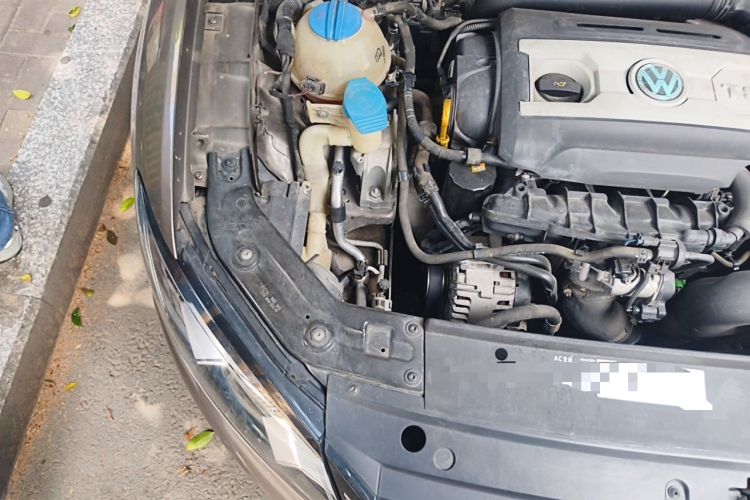 Used Volkswagen Passat 2015 1.8TSI DSG Prestige Edition Engine Bay Right