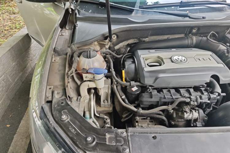 Used Volkswagen Passat 2015 1.8TSI DSG Prestige Edition Engine Bay Right