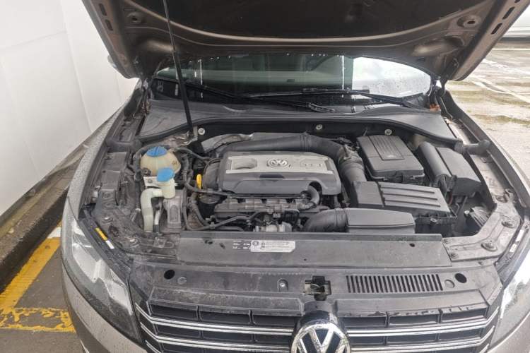 Used Volkswagen Passat 2015 1.8TSI DSG Prestige Edition Engine Bay Right