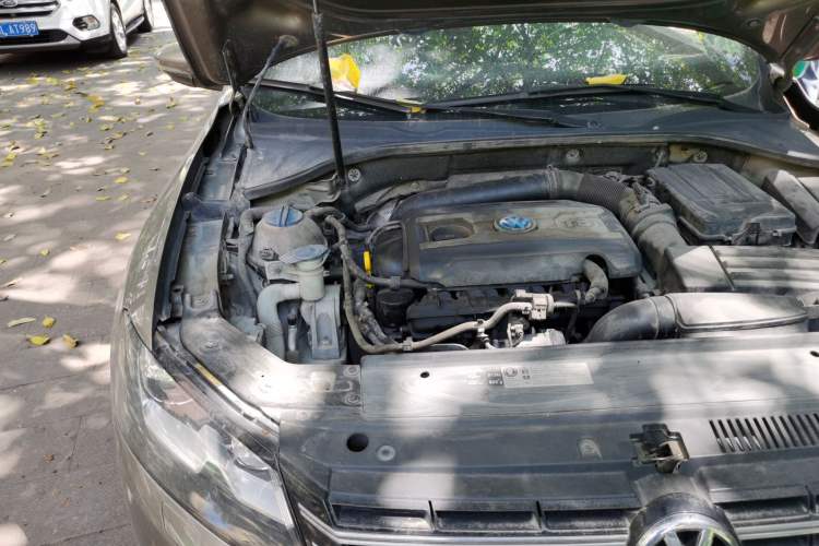 Used Volkswagen Passat 2015 1.8TSI DSG Prestige Edition Engine Bay Right