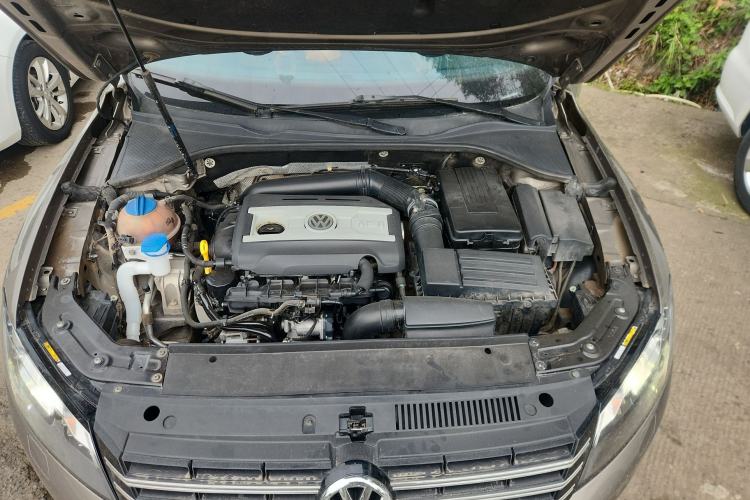 Used Volkswagen Passat 2015 1.8TSI DSG Prestige Edition Engine Bay