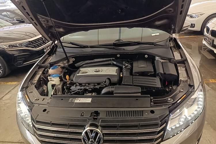 Used Volkswagen Passat 2015 1.8TSI DSG Prestige Edition Engine Bay