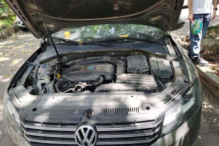 Used Volkswagen Passat 2015 1.8TSI DSG Prestige Edition Engine Bay